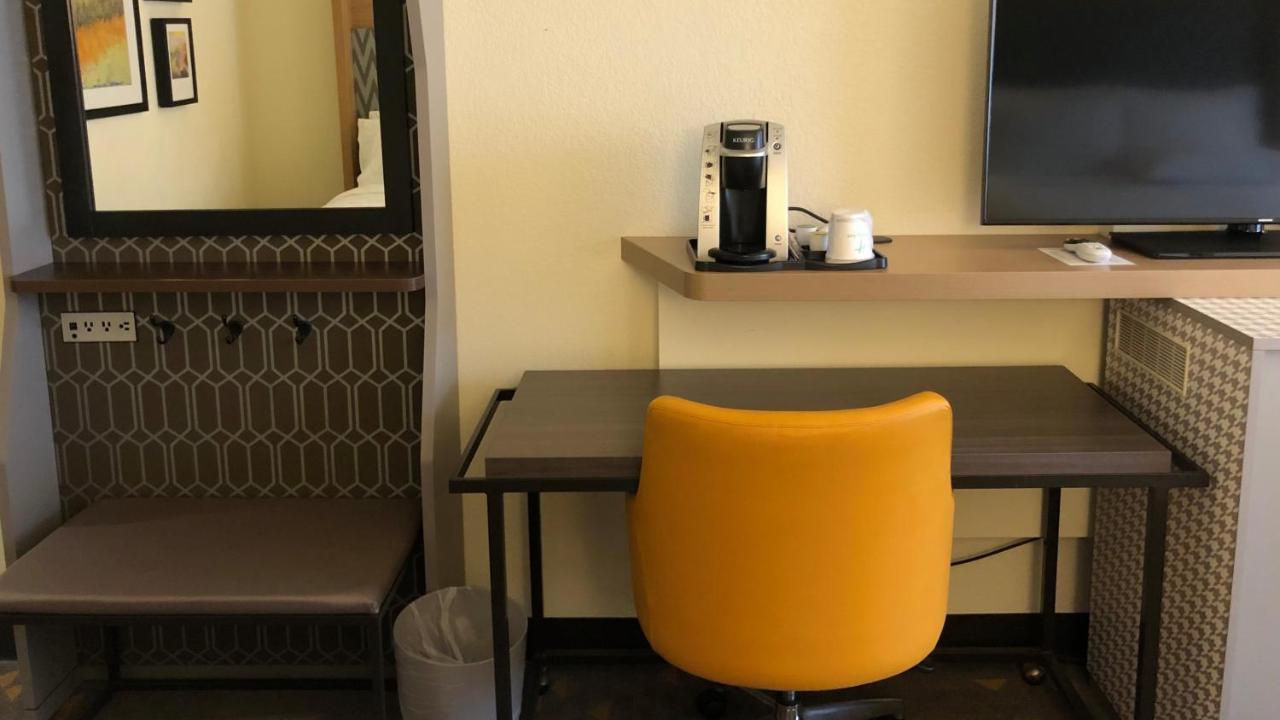 Holiday Inn Asheville East-Blue Ridge Pkwy By Ihg Екстериор снимка
