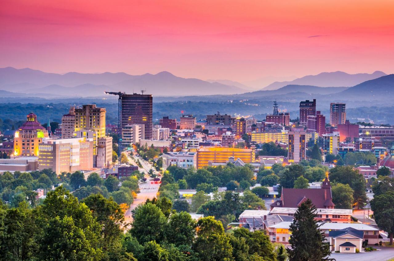 Holiday Inn Asheville East-Blue Ridge Pkwy By Ihg Екстериор снимка