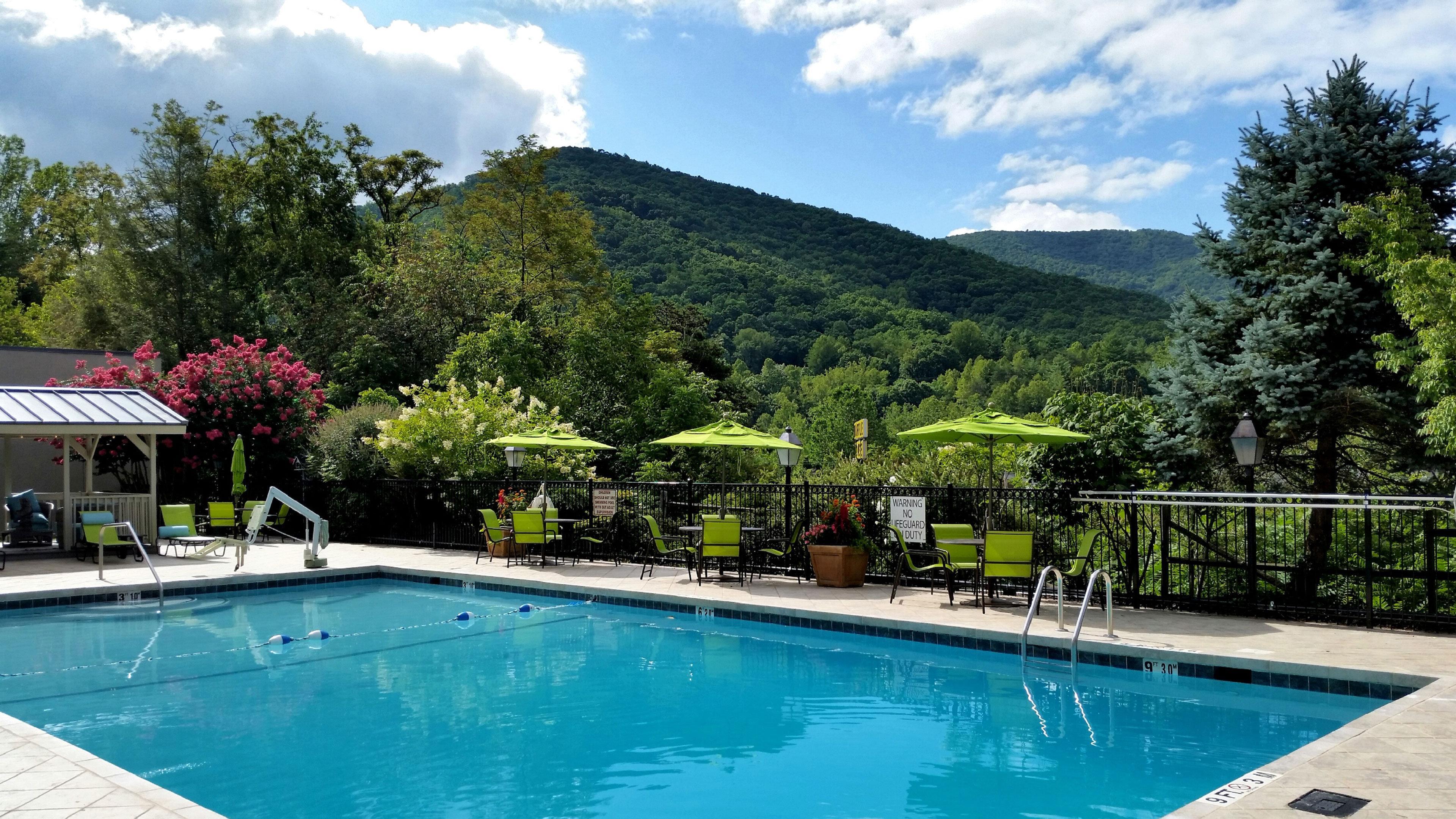 Holiday Inn Asheville East-Blue Ridge Pkwy By Ihg Екстериор снимка