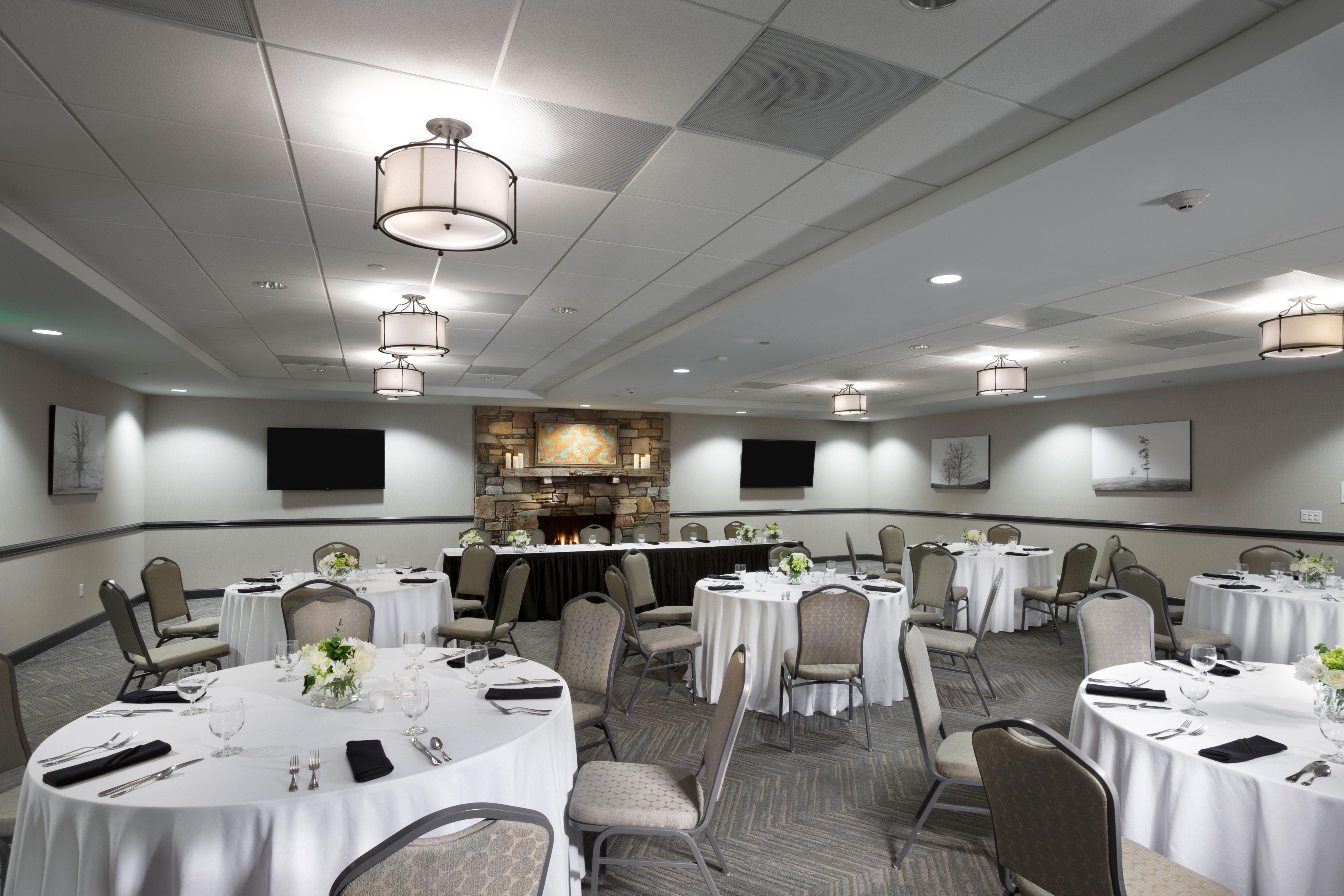 Holiday Inn Asheville East-Blue Ridge Pkwy By Ihg Екстериор снимка