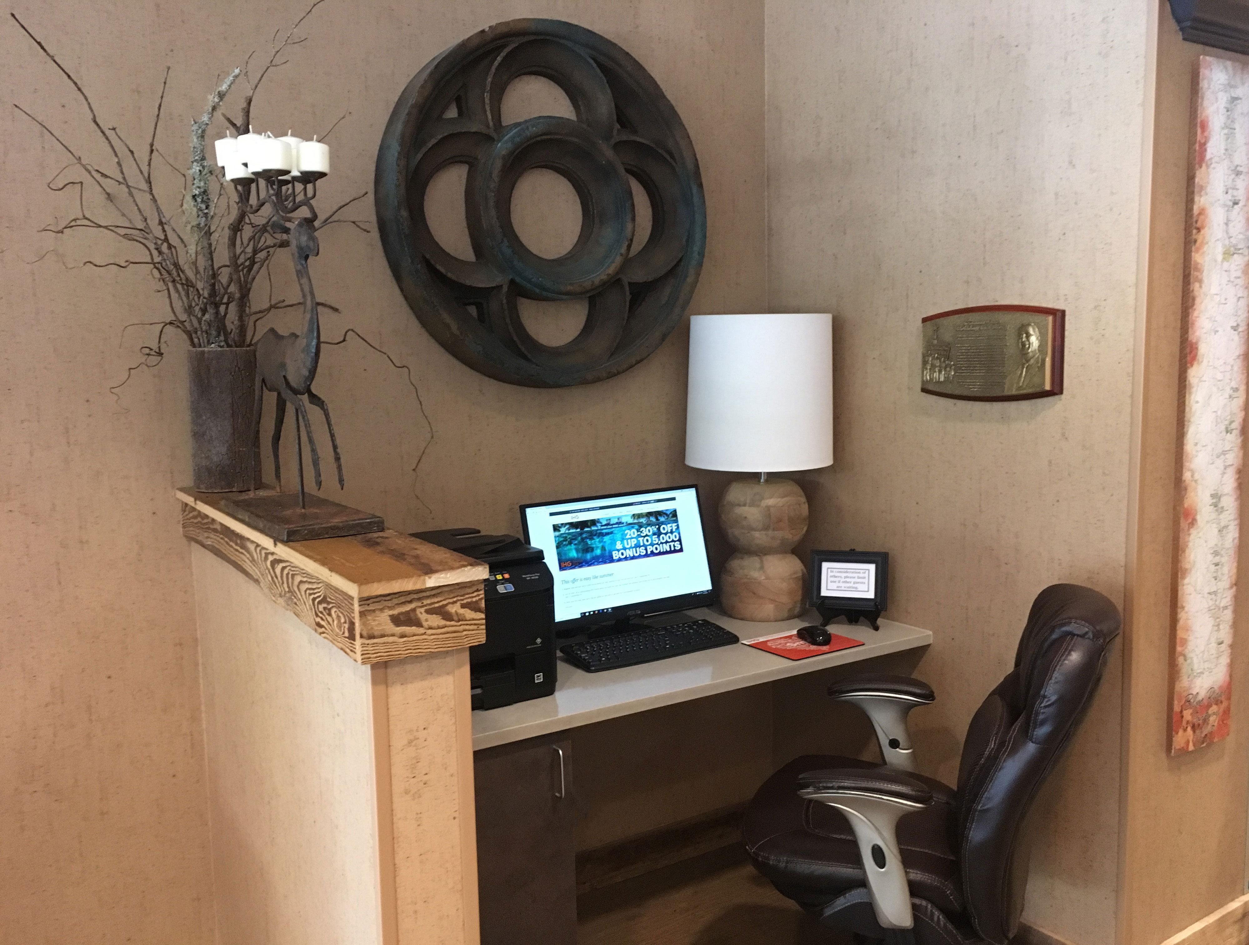 Holiday Inn Asheville East-Blue Ridge Pkwy By Ihg Екстериор снимка