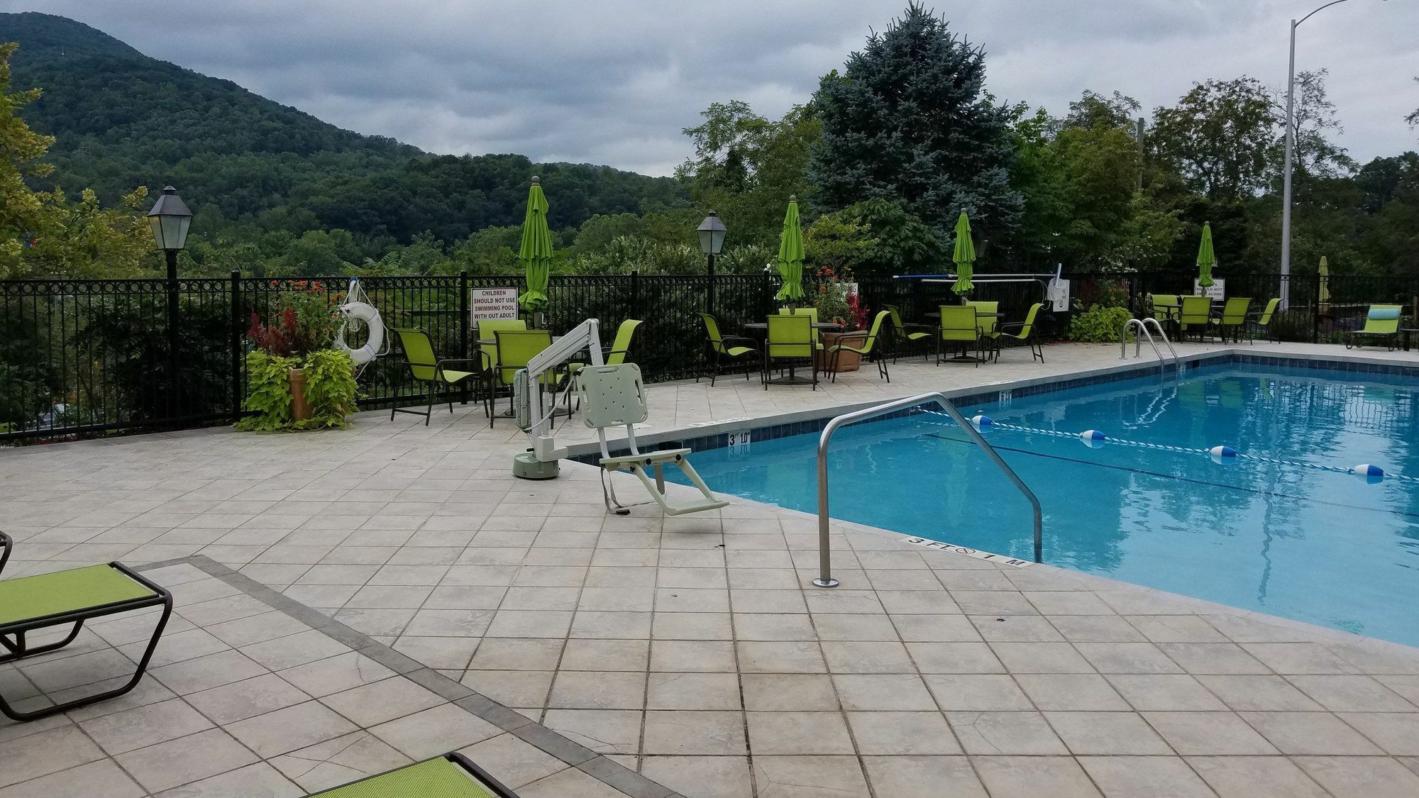 Holiday Inn Asheville East-Blue Ridge Pkwy By Ihg Екстериор снимка